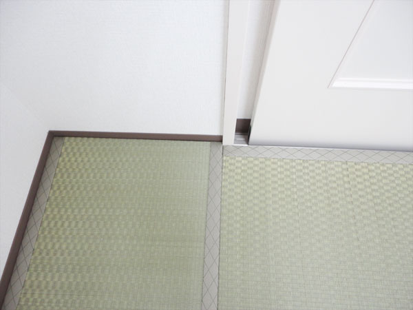 建具にしっかりと引っかかっている畳