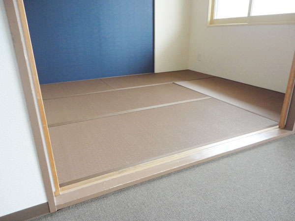 札幌市厚別区・カラー畳でモダンに 入居率アップ和室工事